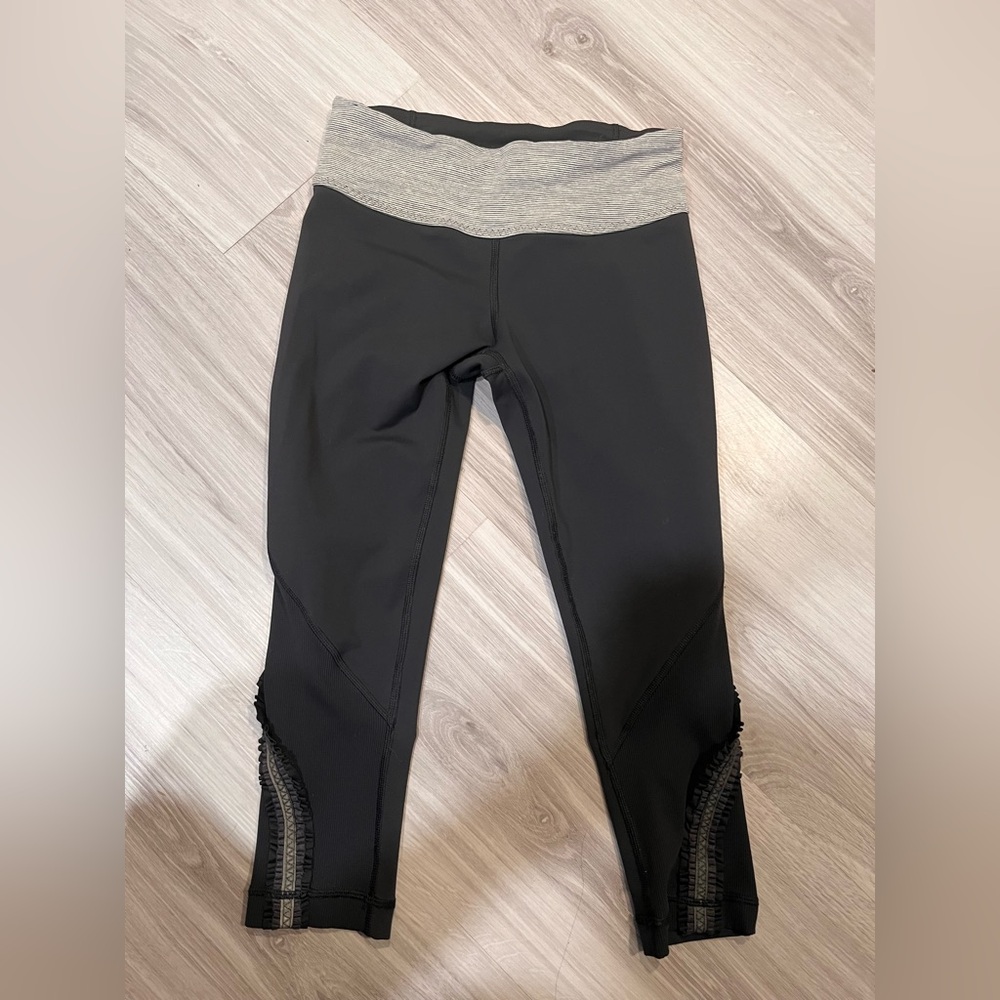 Lululemon Women Black Leggings with Lace Trim